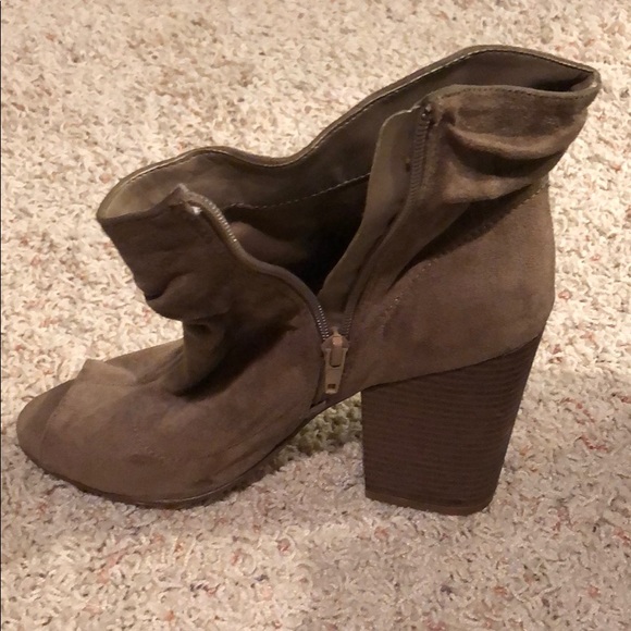 Open toe booties - Picture 2 of 3